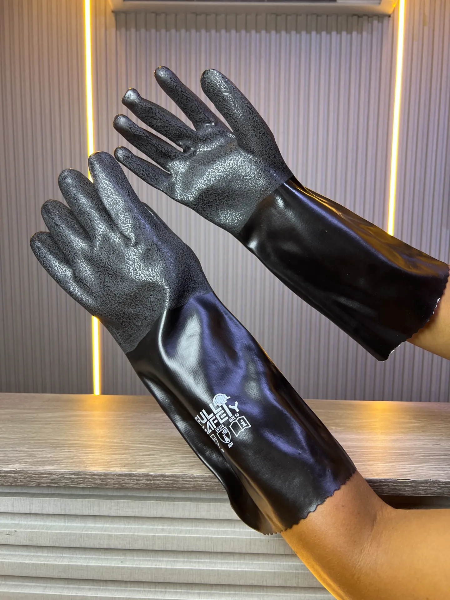 [G23] GUANTE DE NEOPRENO NEGRO DE 16