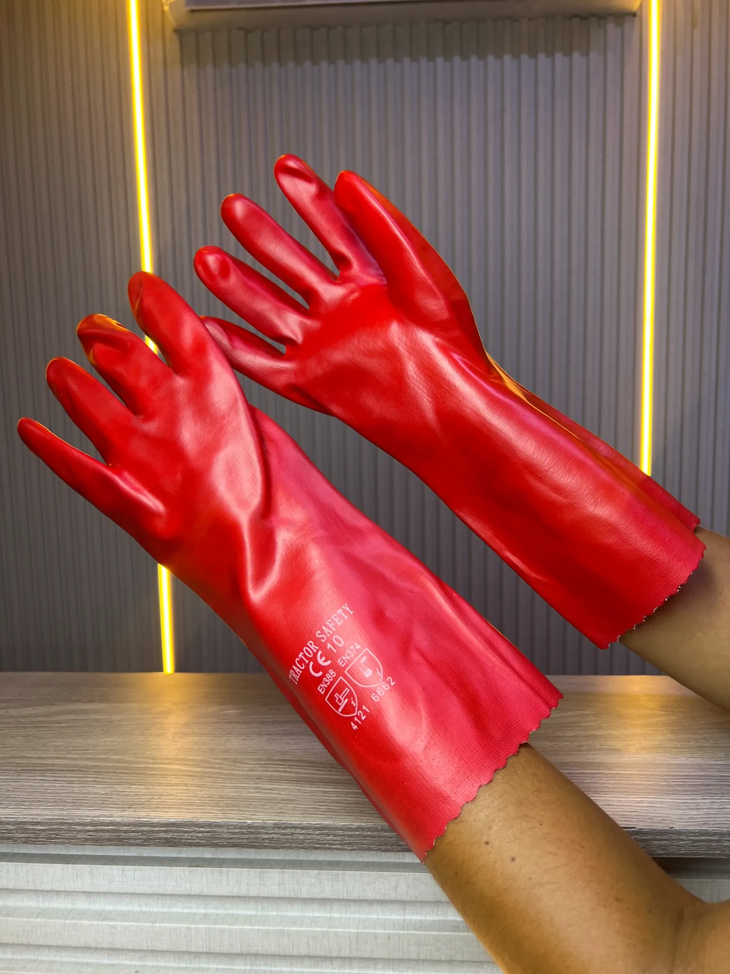 GUANTE DE PVC ROJO 18"