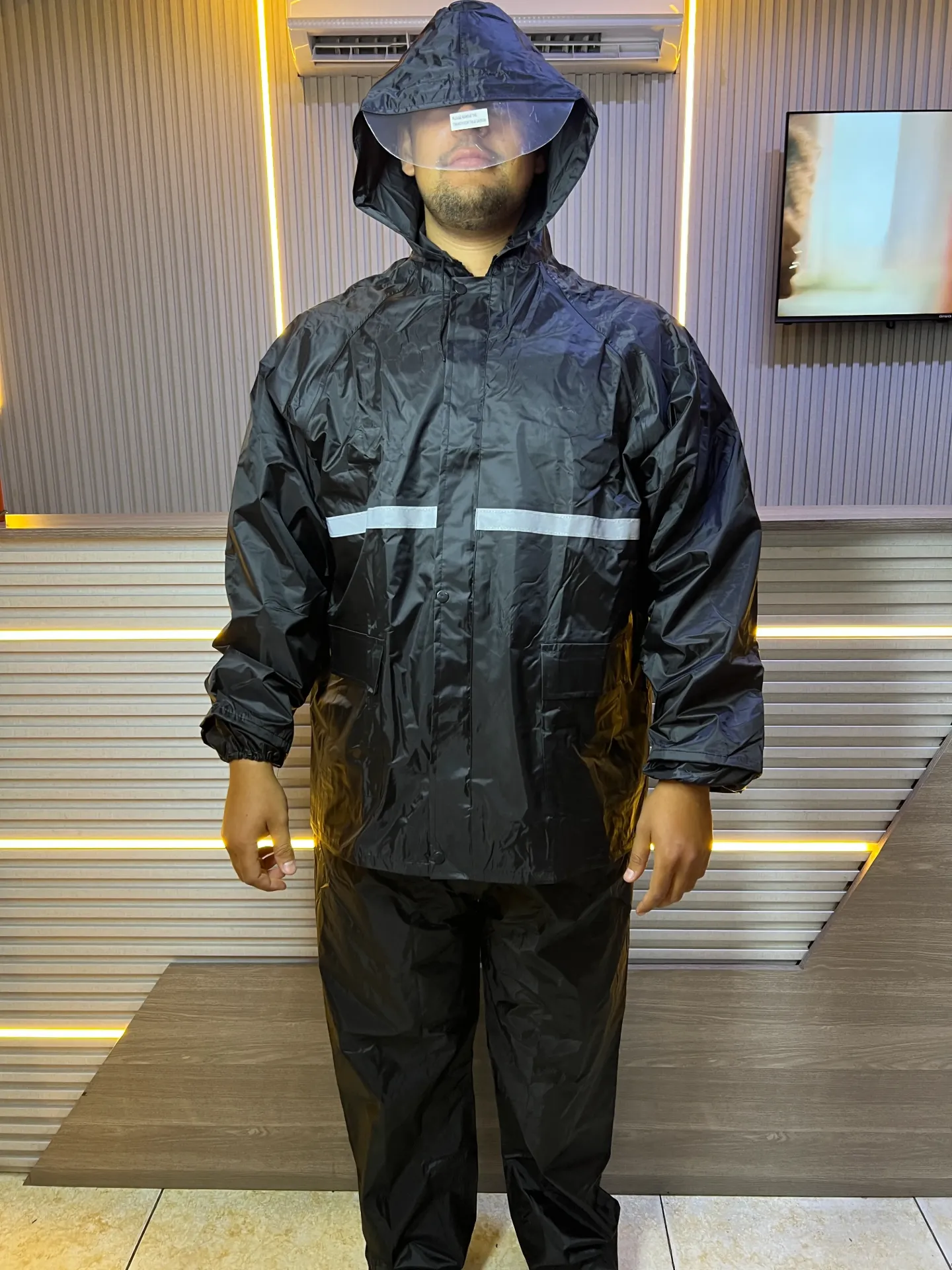 IMPERMEABLE MOTORIZADO NEGRO CON CINTA REFLECTIVA