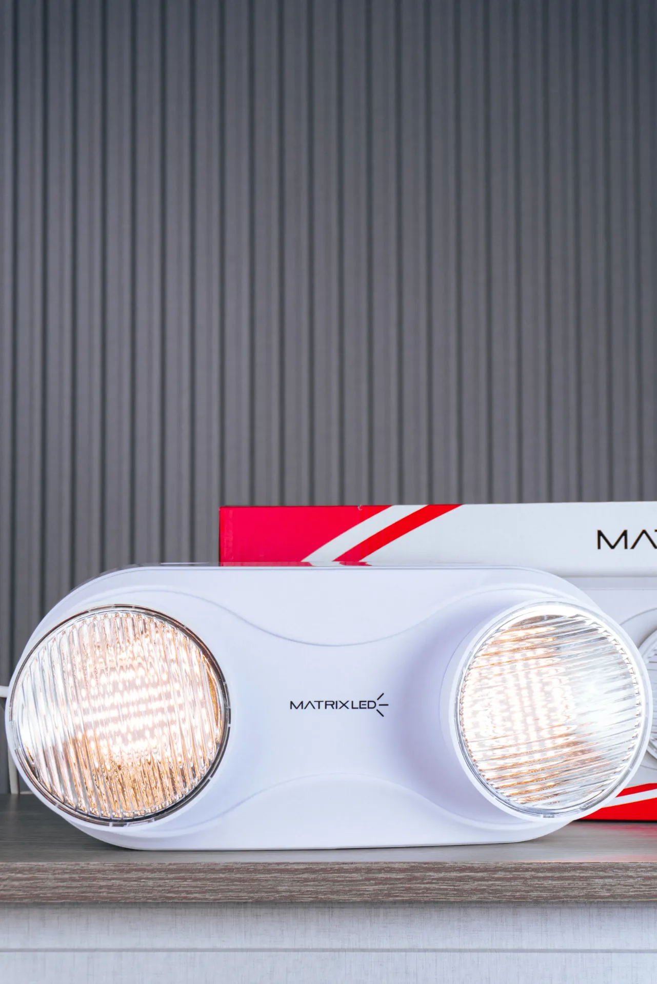 [16LA] LAMPARA DE EMERGENCIA 1200 LUMENS BAT-4V 4AH LUZ AMARILLA